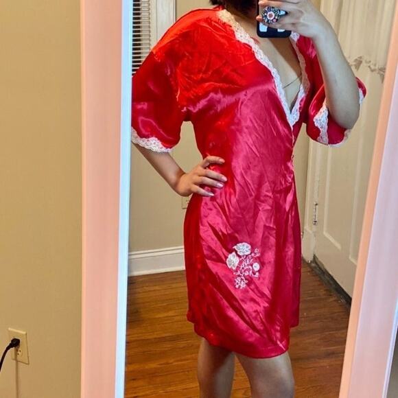 Secret Treasures Silky Magenta Robe Floral Lace L - Picture 2 of 2